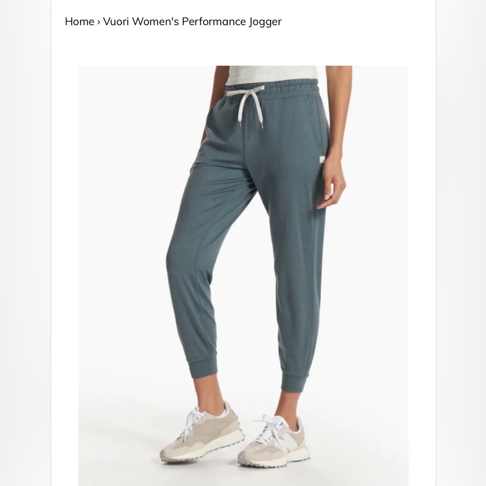 Vuori performance jogger, lake heather NEVER WORN with tags